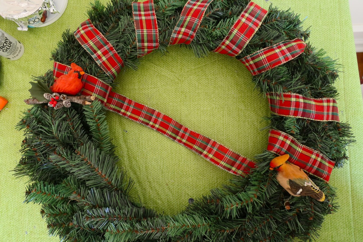 how-to-make-a-birds-and-berries-woodland-wreath