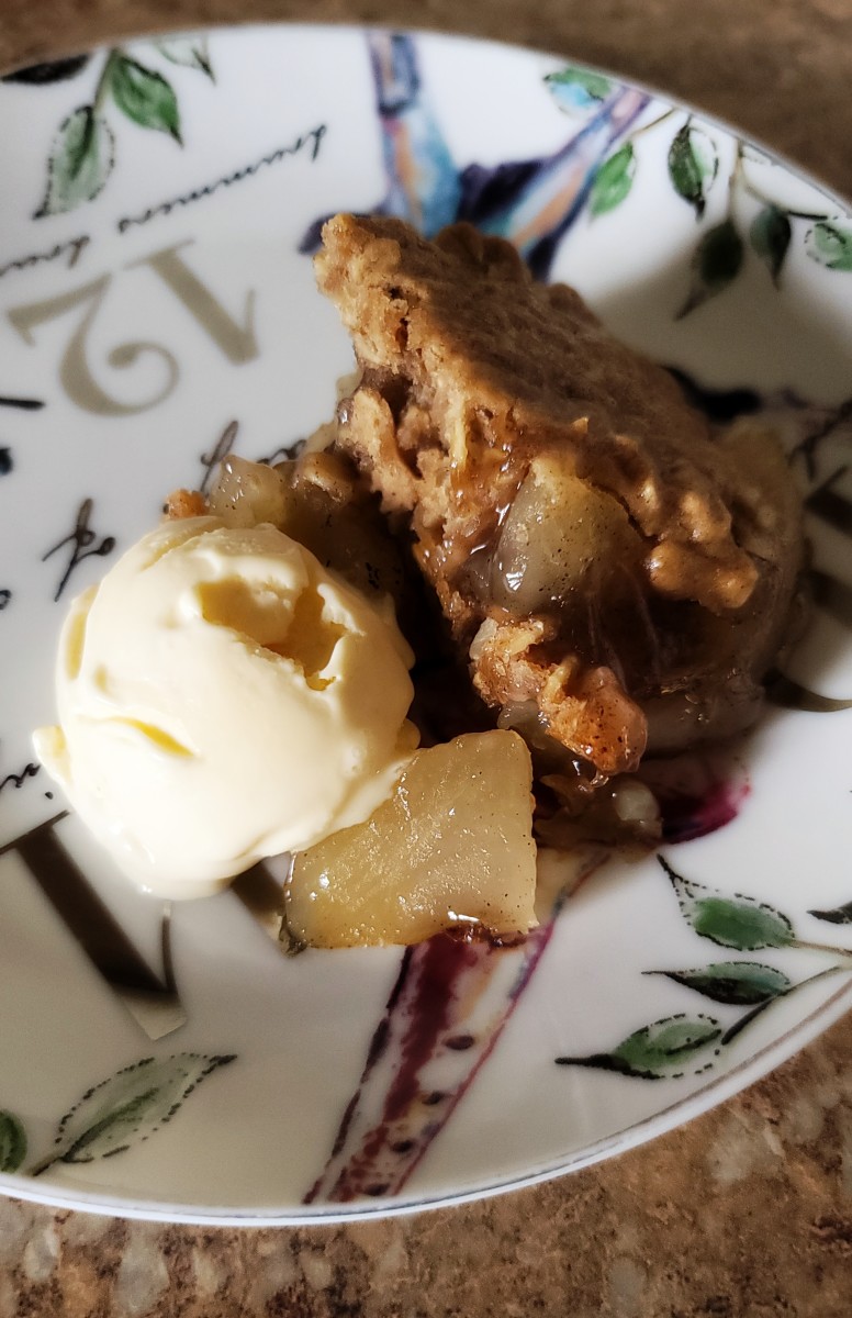 Easy apple crisp that is perfect for fall