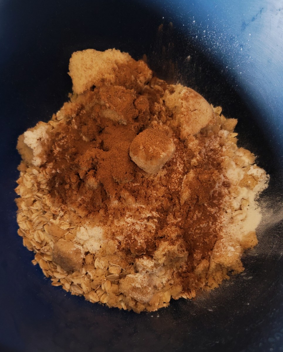 Combine oats, flour, brown sugar, cinnamon, and remaining 1/4 tsp allspice in a large mixing bowl. Mix well.