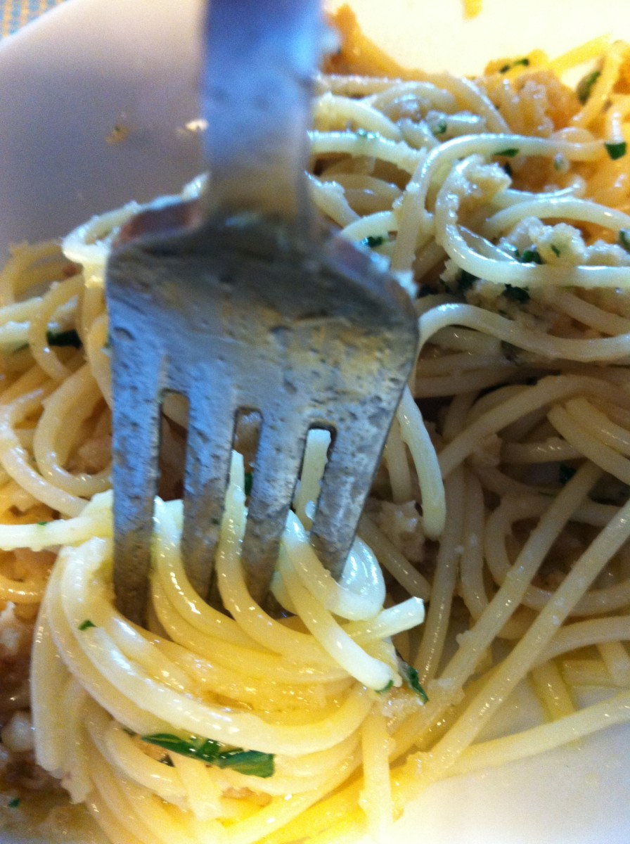 Spaghetti with anchovies sauce