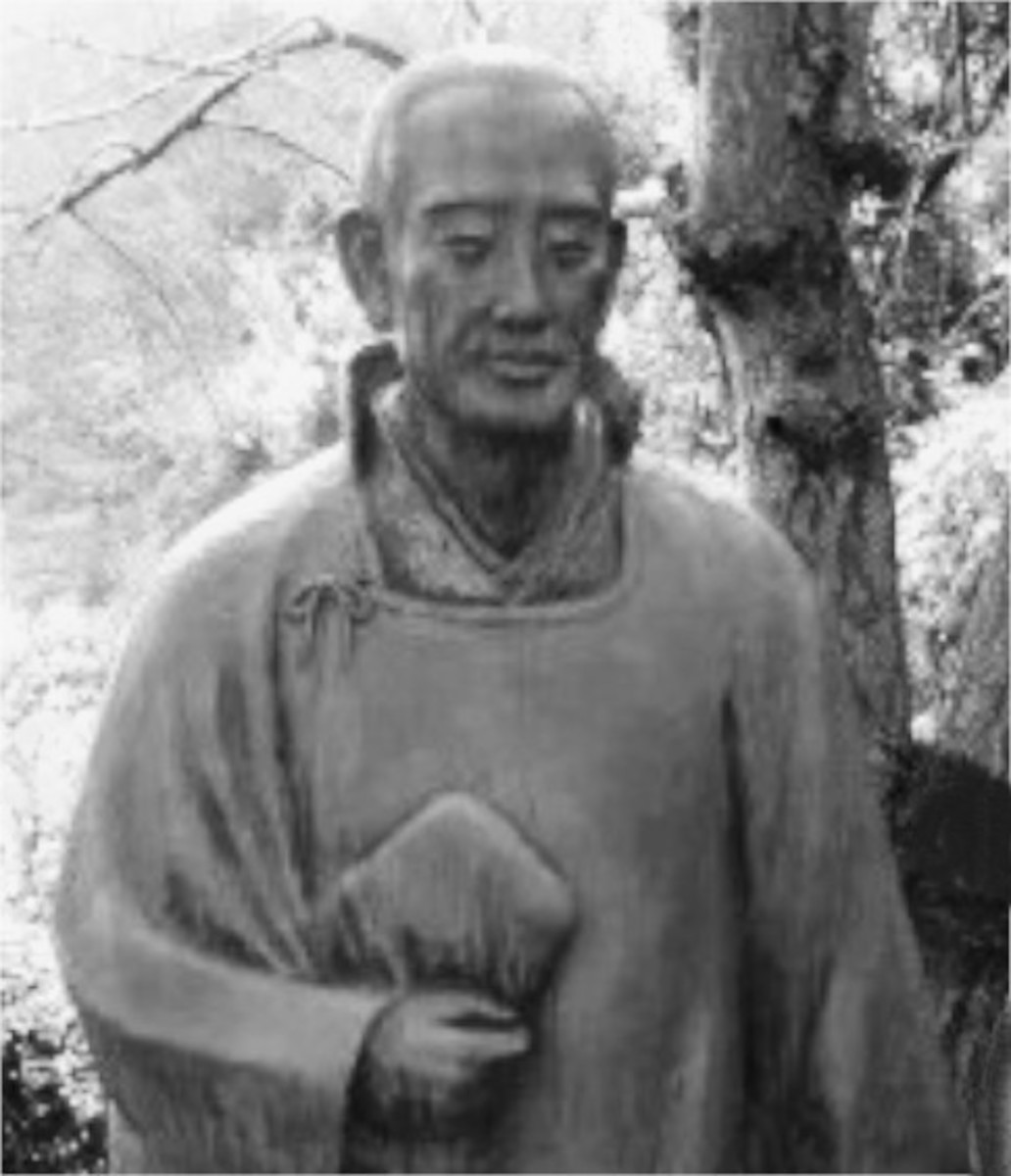 Statue of Tachibana Akemi in his home town of Futui, 