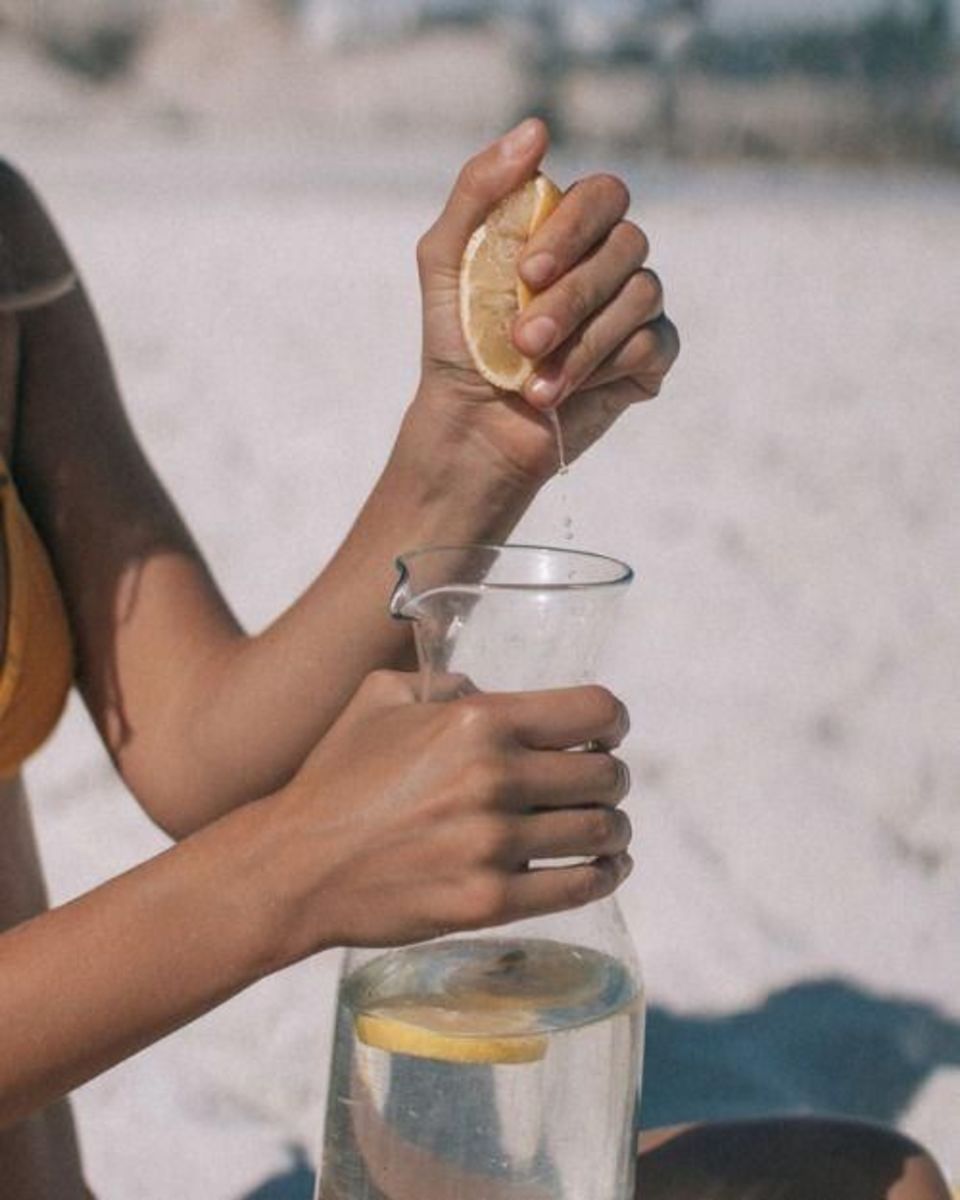 10 Health Benefits of Lemon Water Detox