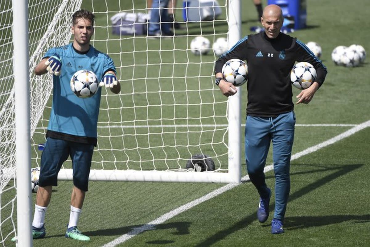 Luca (left) and Zinedine (right) while with Real Madrid.