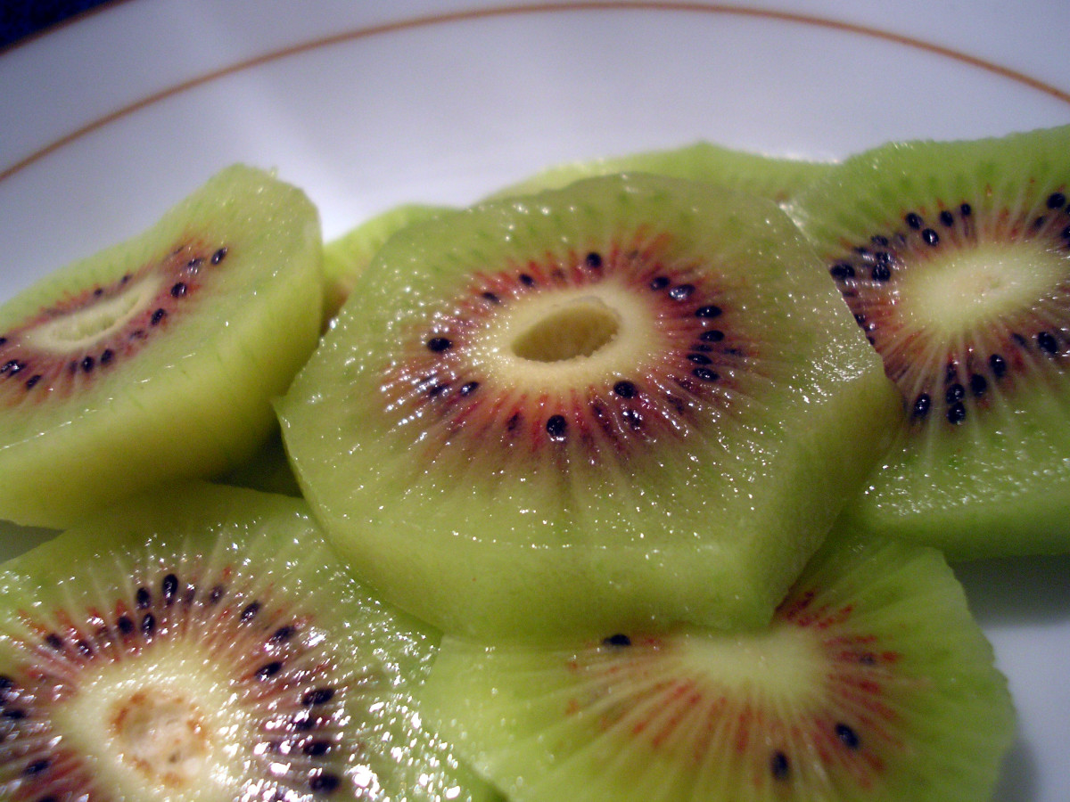 Kiwifruits may also be among the most beneficial foods to eat before bedtime, according to studies