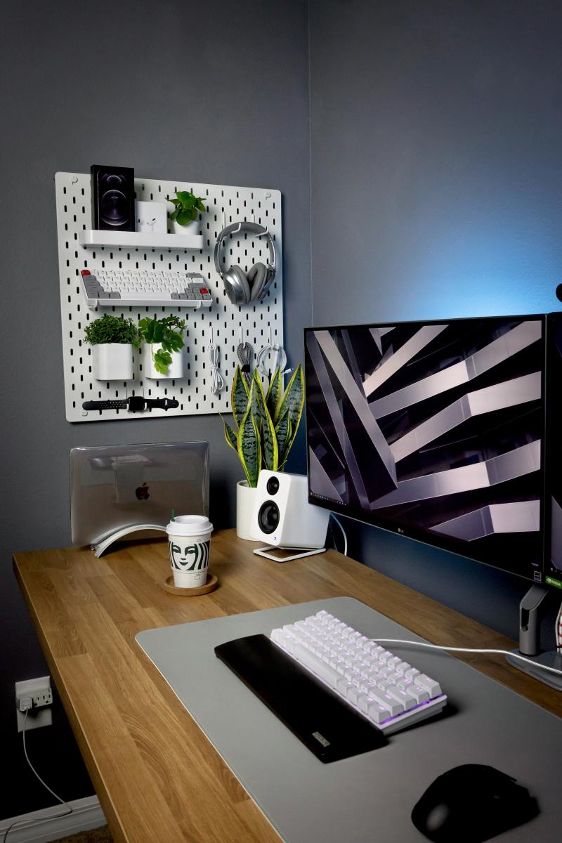 https://images.saymedia-content.com/.image/t_share/MTkzNzE3MzQxNTE4Mzc0Mzg0/college-desk-setup-ideas.jpg