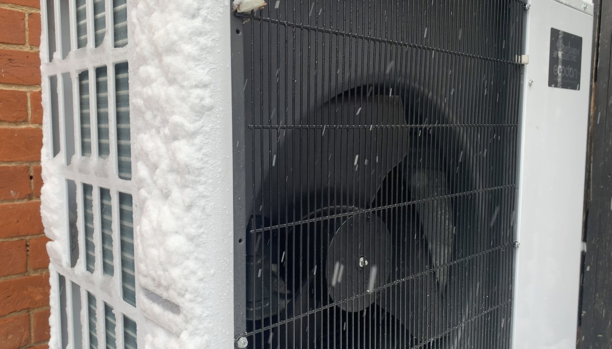 Heat pump operating in below freezing conditions