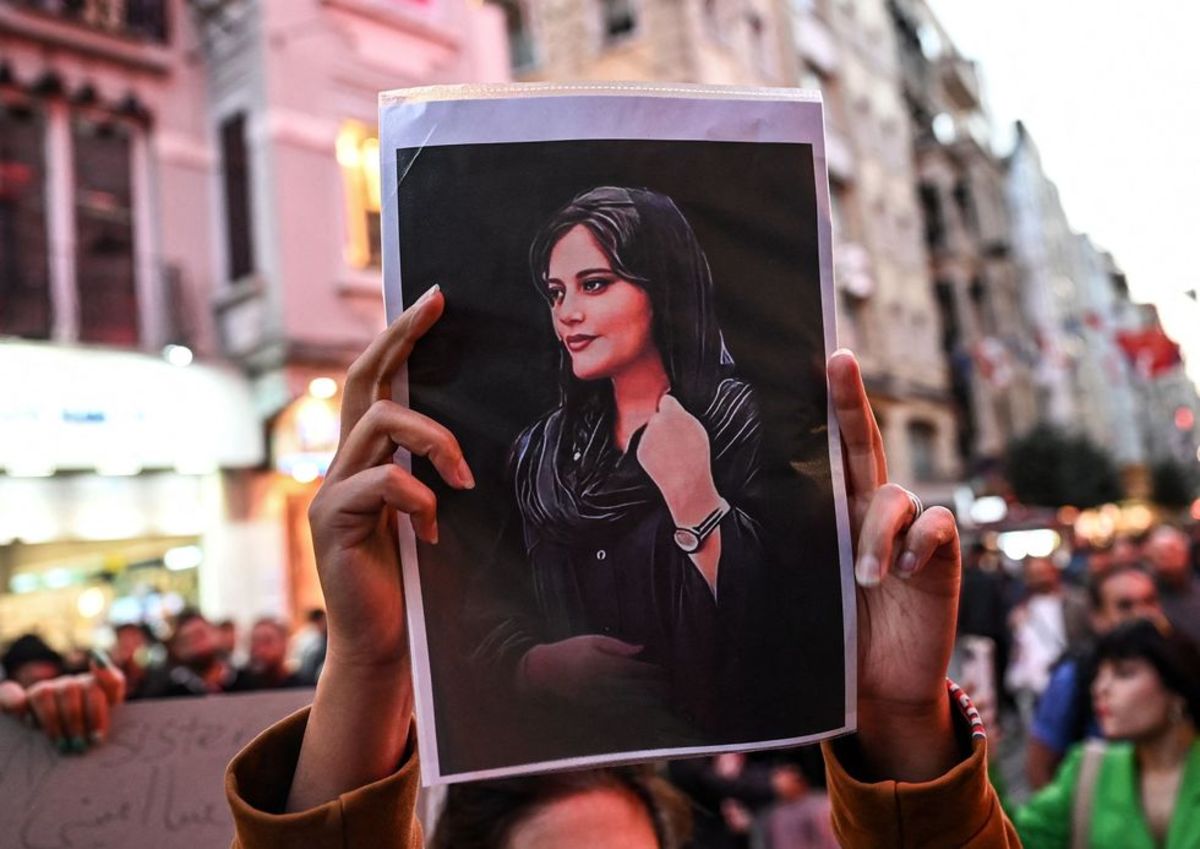 Death of Mahsa Amini : Woman revolt in Iran