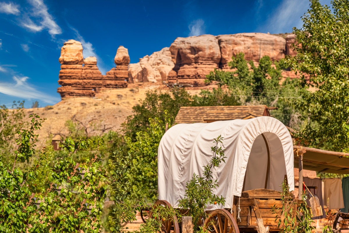 'bandwagon' Glamping In Zion National Park Is A Pioneer's Paradise 