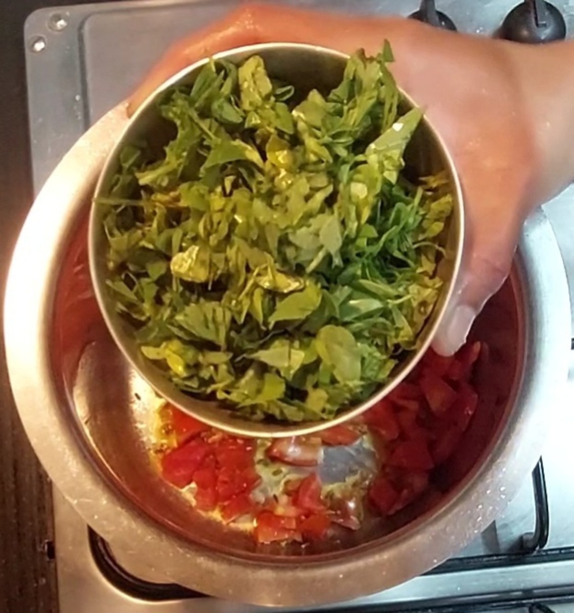 Add 1 cup cleaned and chopped methi leaves.