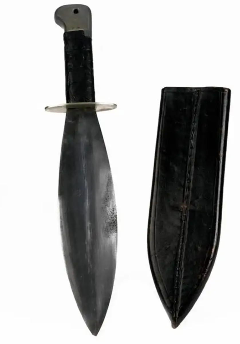 The design of the smatchet was inspired by the Welsh trench sword.