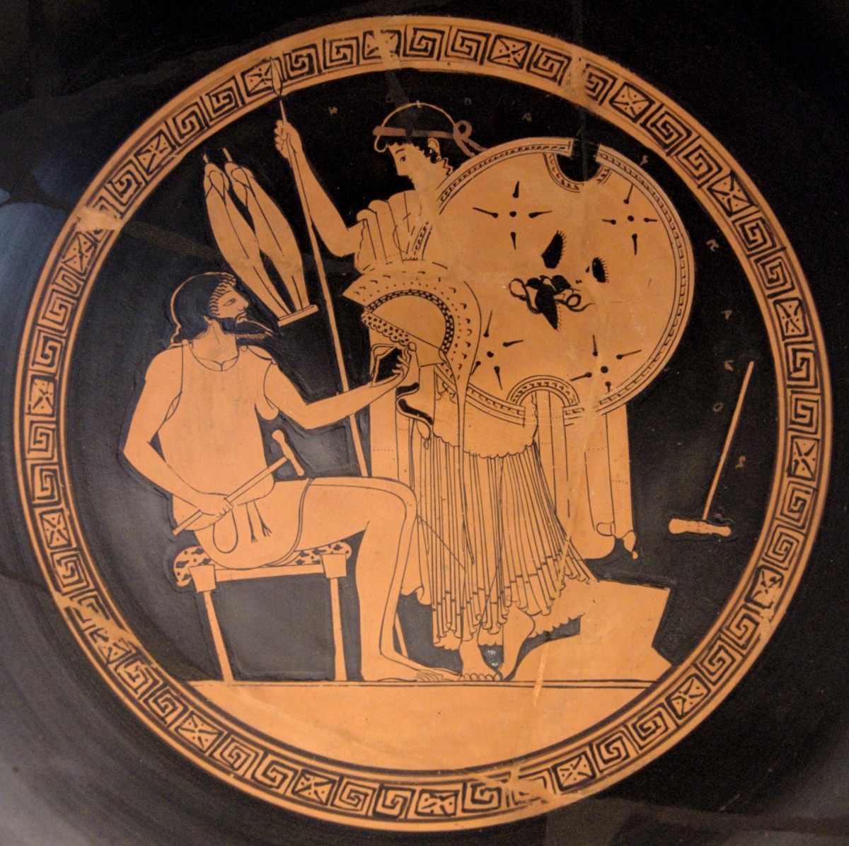 Hephaestus hands in the new Achilles' armor to Thetis (Iliad, XVIII, 617). Attic red-figure Kylix, 490–480 BC. Altes Museum. Photo by Bibi Saint-Pol