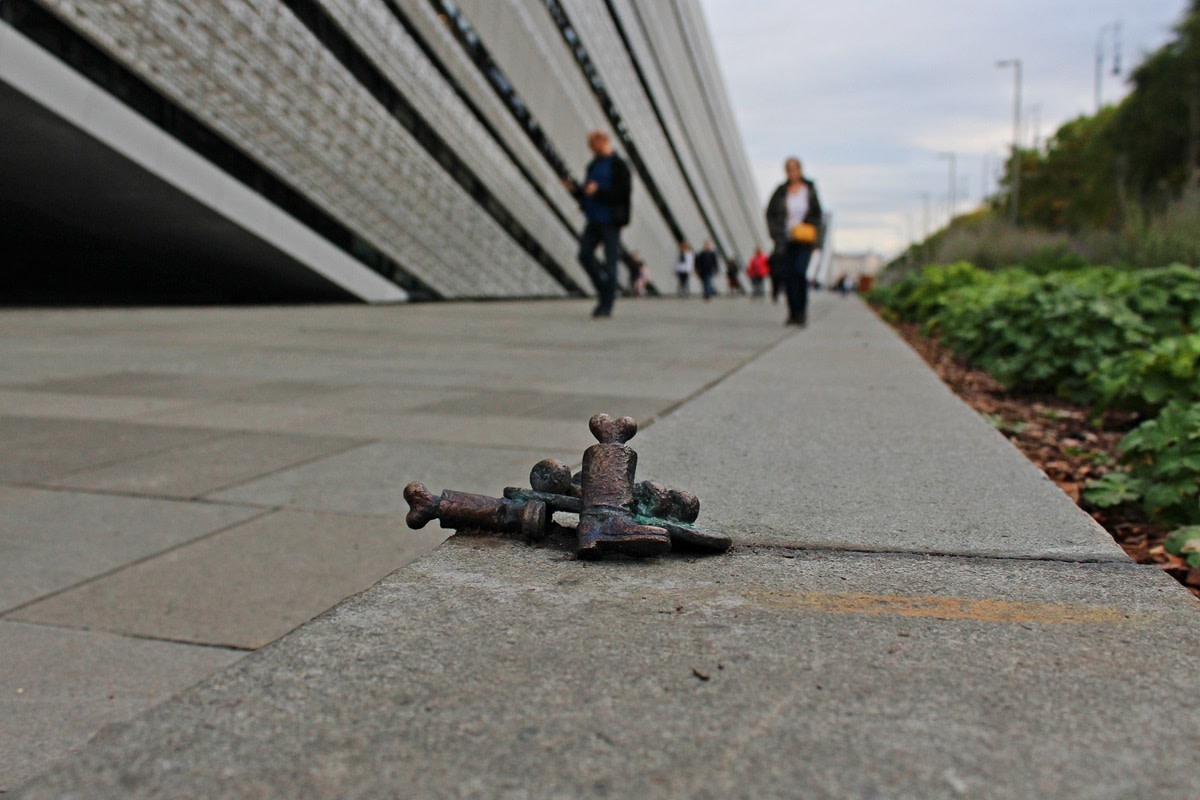 Only in Budapest: Special Hidden Mini-Statues Are The Coolest Street Art Creations