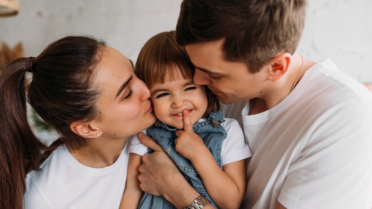 Toddler Girl Does the Sweetest Thing Every Time Her Parents Hug ...