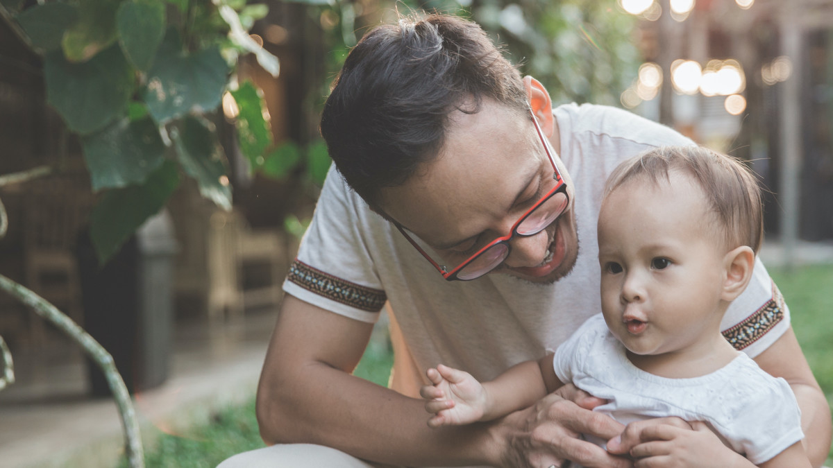 Australian Dad and Infant ‘Conversation’ Is Just Too Cute - WeHaveKids News