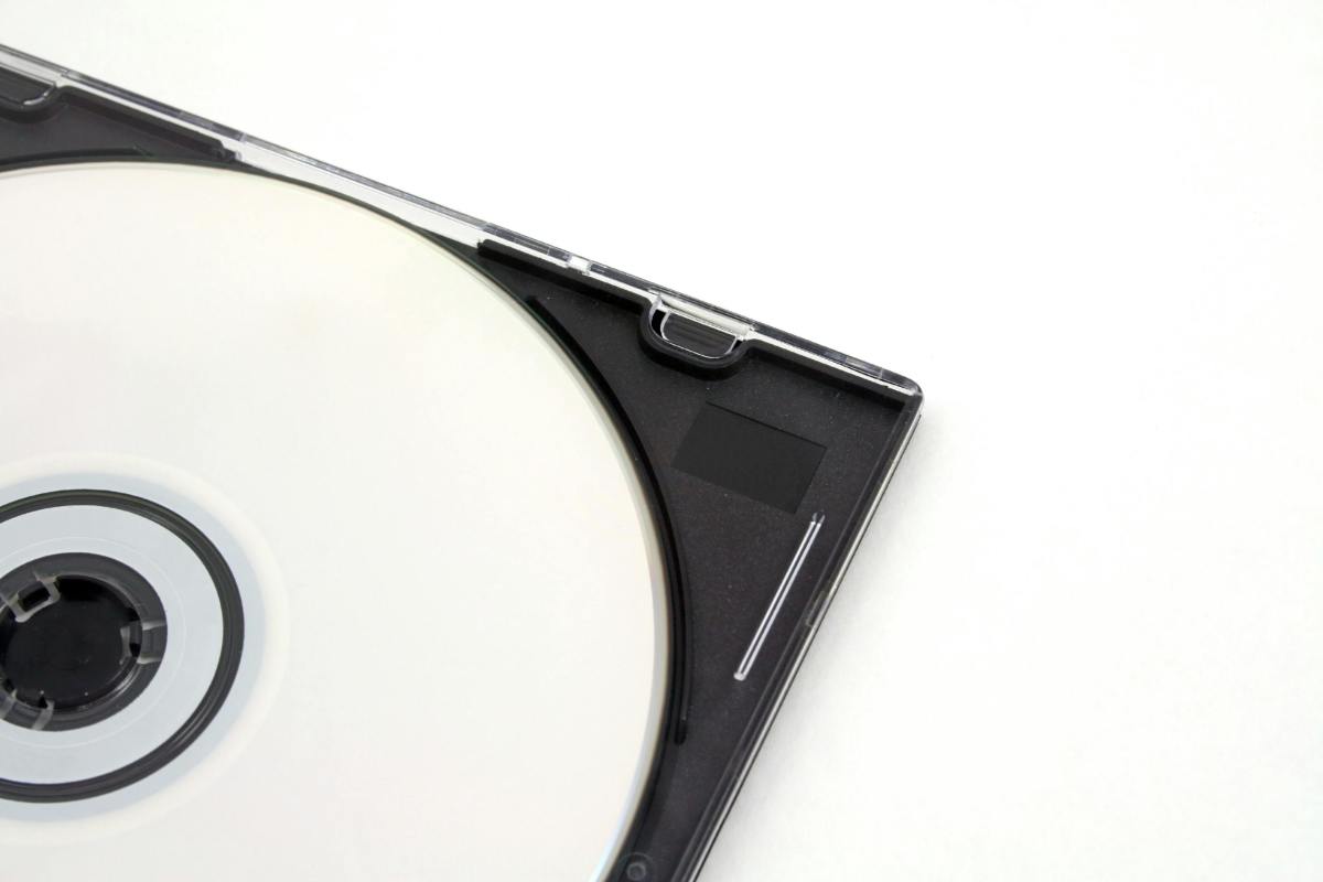 20 Artsy Tips on How to Reuse Unwanted Cds and Dvds