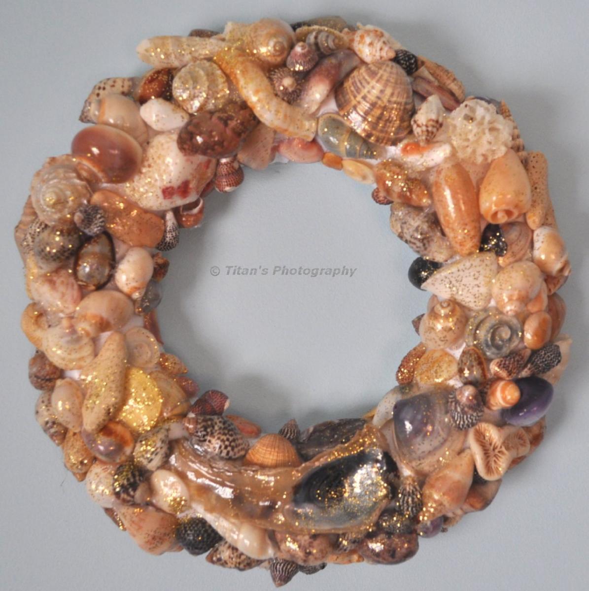 How to Decorate Wreaths and Photo Frames with Seashells