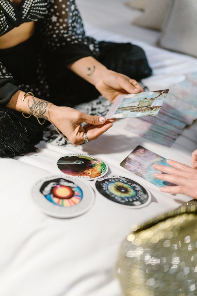 Who's Lying To You? Tarot Reading for All Signs.