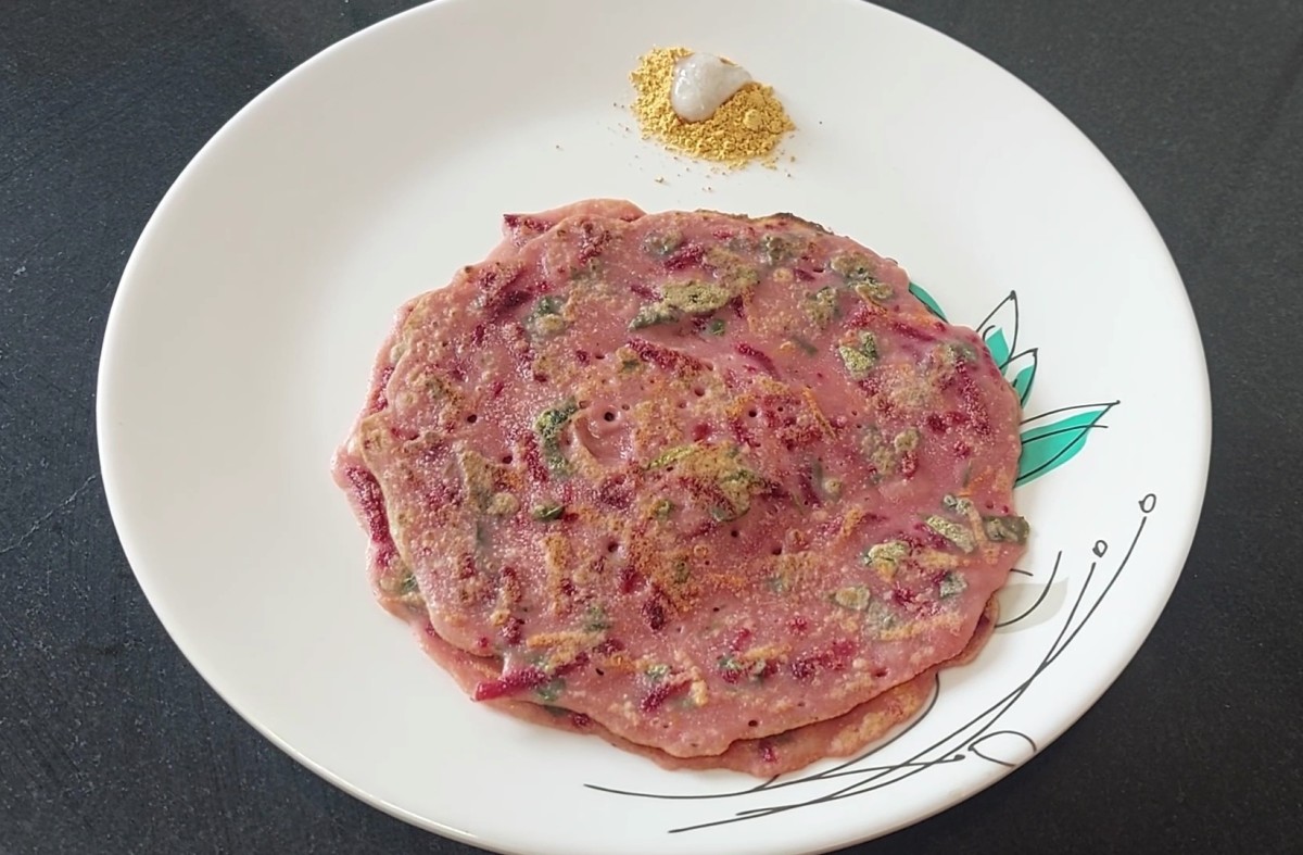 Instant Pink Chilla With Rava, Methi Leaves and Beets