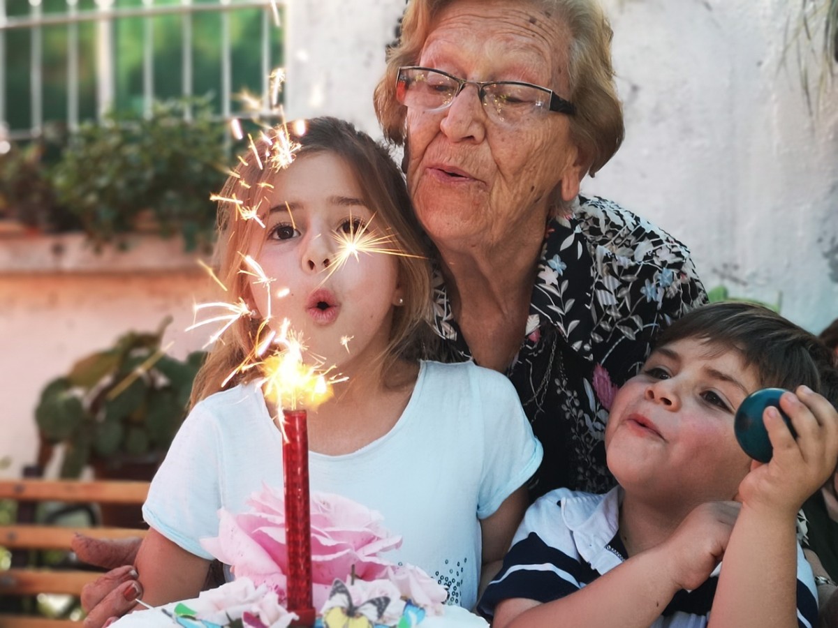How to Be a Good Grandmother: Tips and Tricks for Building a Strong Bond With Your Grandchildren