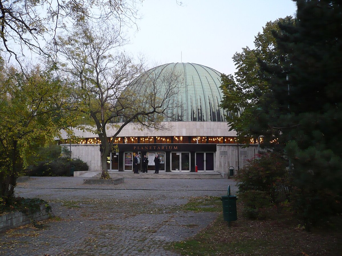 Back to the 70's: the Budapest Planetarium