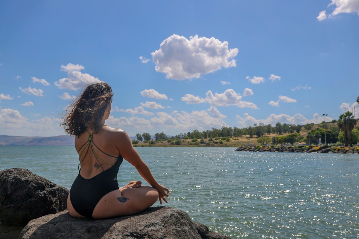 5 Energizing Yoga Poses to Prepare for Summer