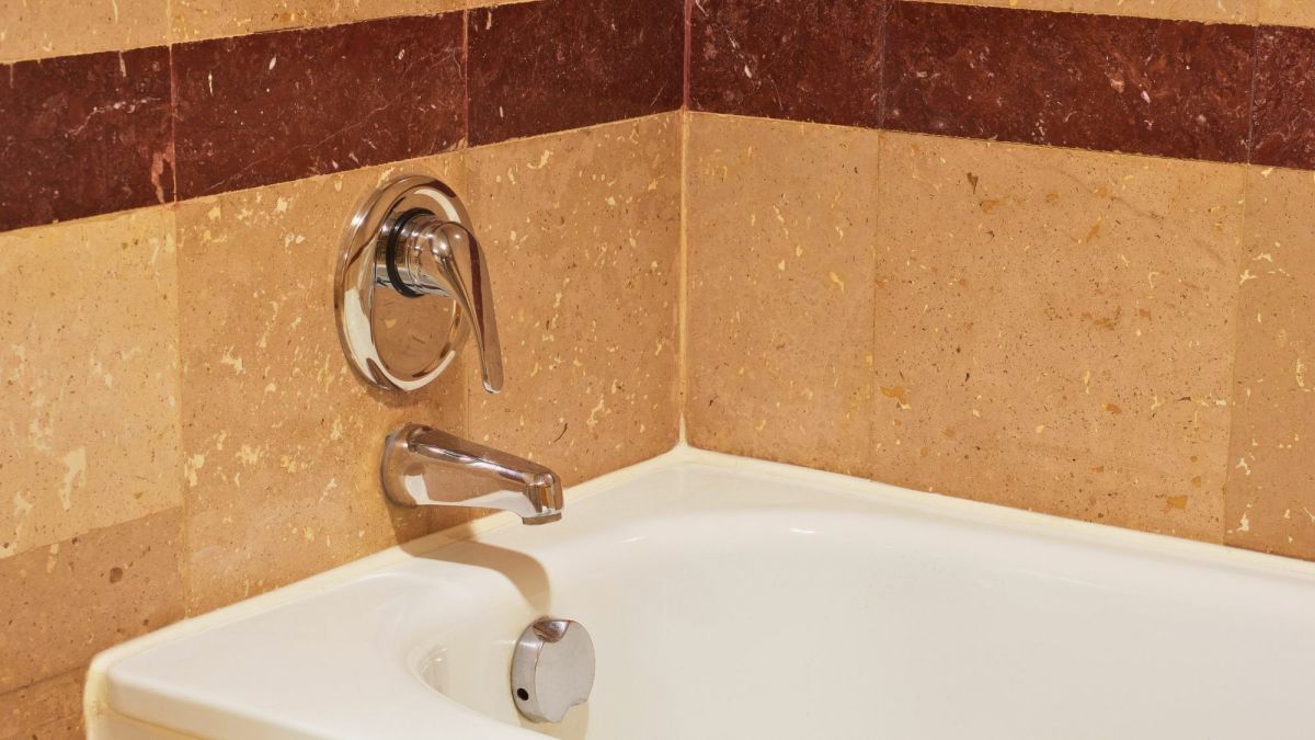 How to Replace a Single Handle Bathtub Faucet Yourself