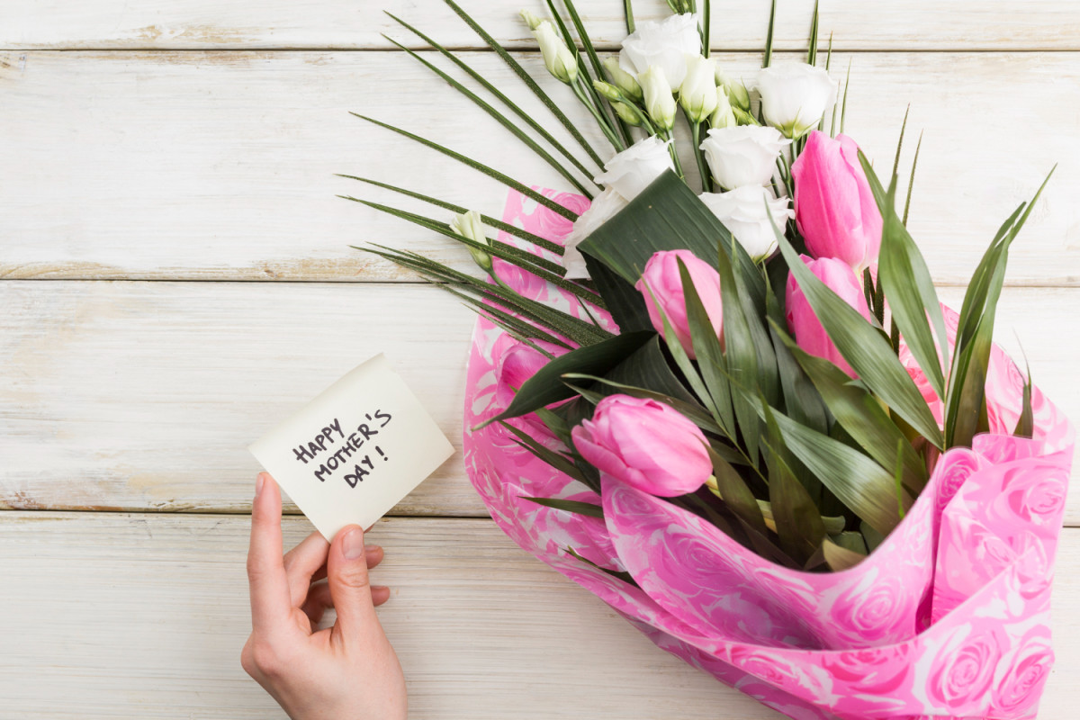 For Mom With Love: Creative Gifts for Mother's Day
