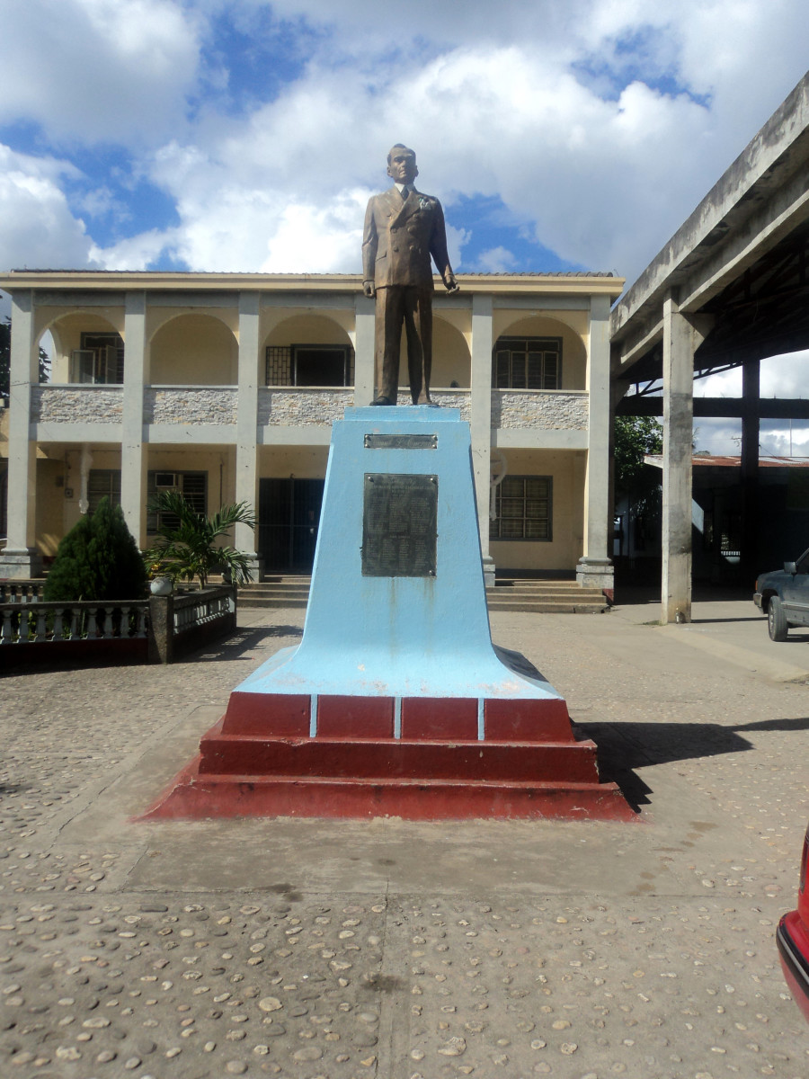 Manuel Luis Quezon: Father of the Philippine Commonwealth