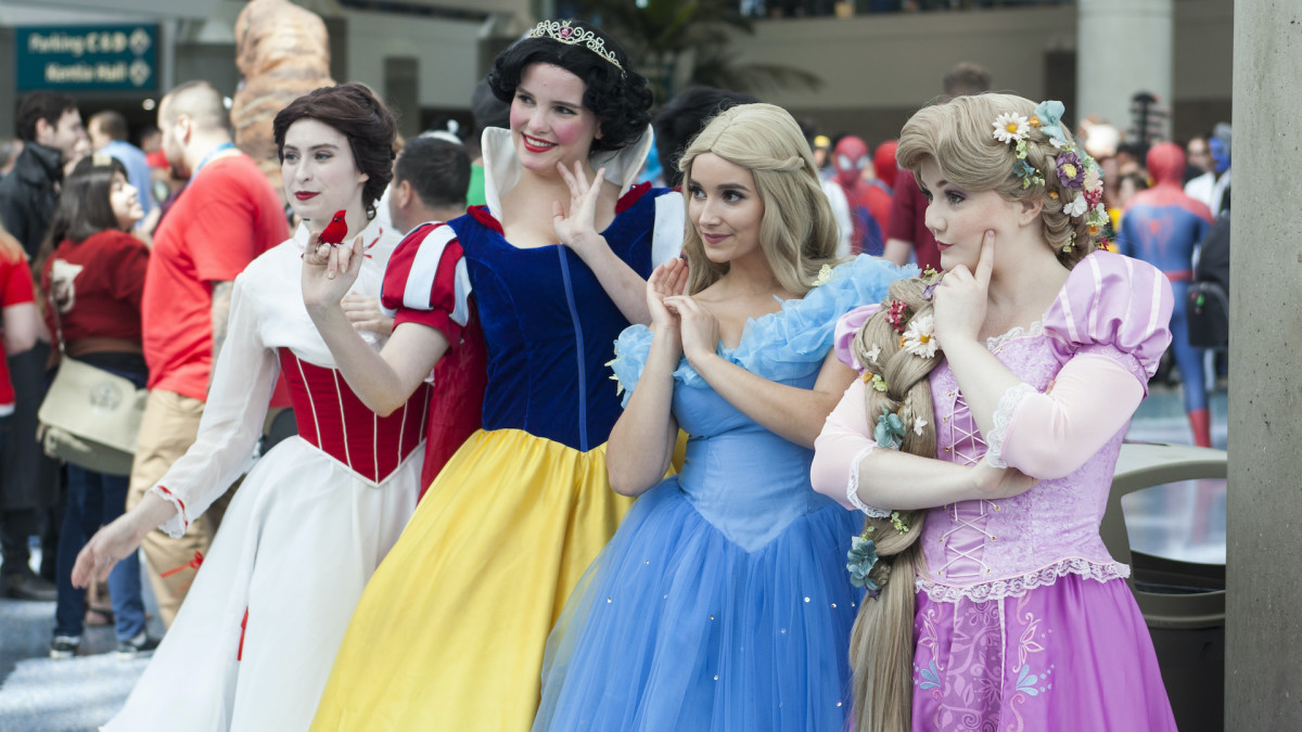 Toddler At Disney Goes To Meet Snow White & Blows Her Off For The Evil 