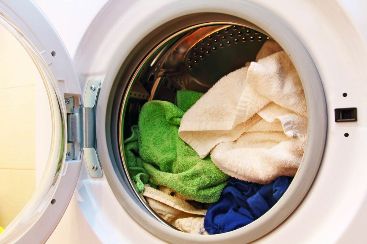 How to Remove Body Oil Stains and Odors From Bedsheets Dengarden