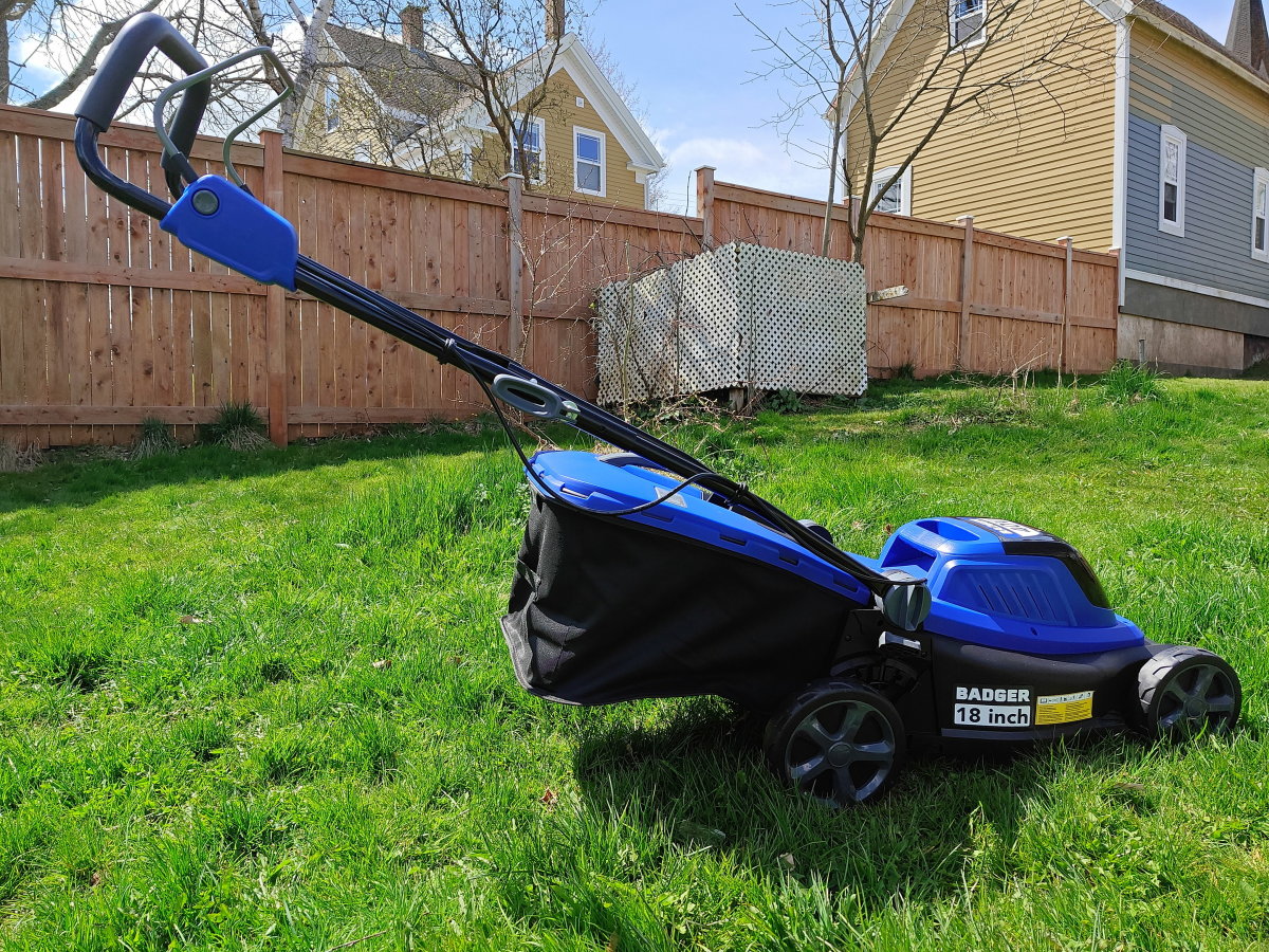 Review of the WILD BADGER 40V Battery-Powered Lawn Mower