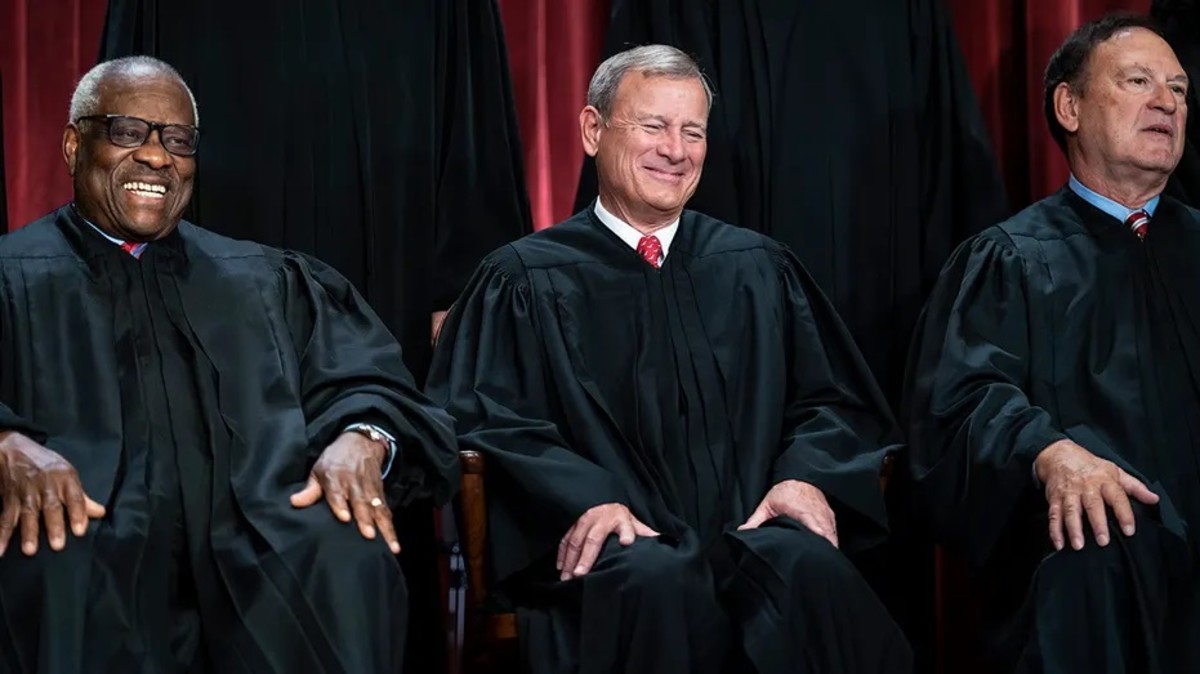 The Naked Power of The U.S. Supreme Court - HubPages