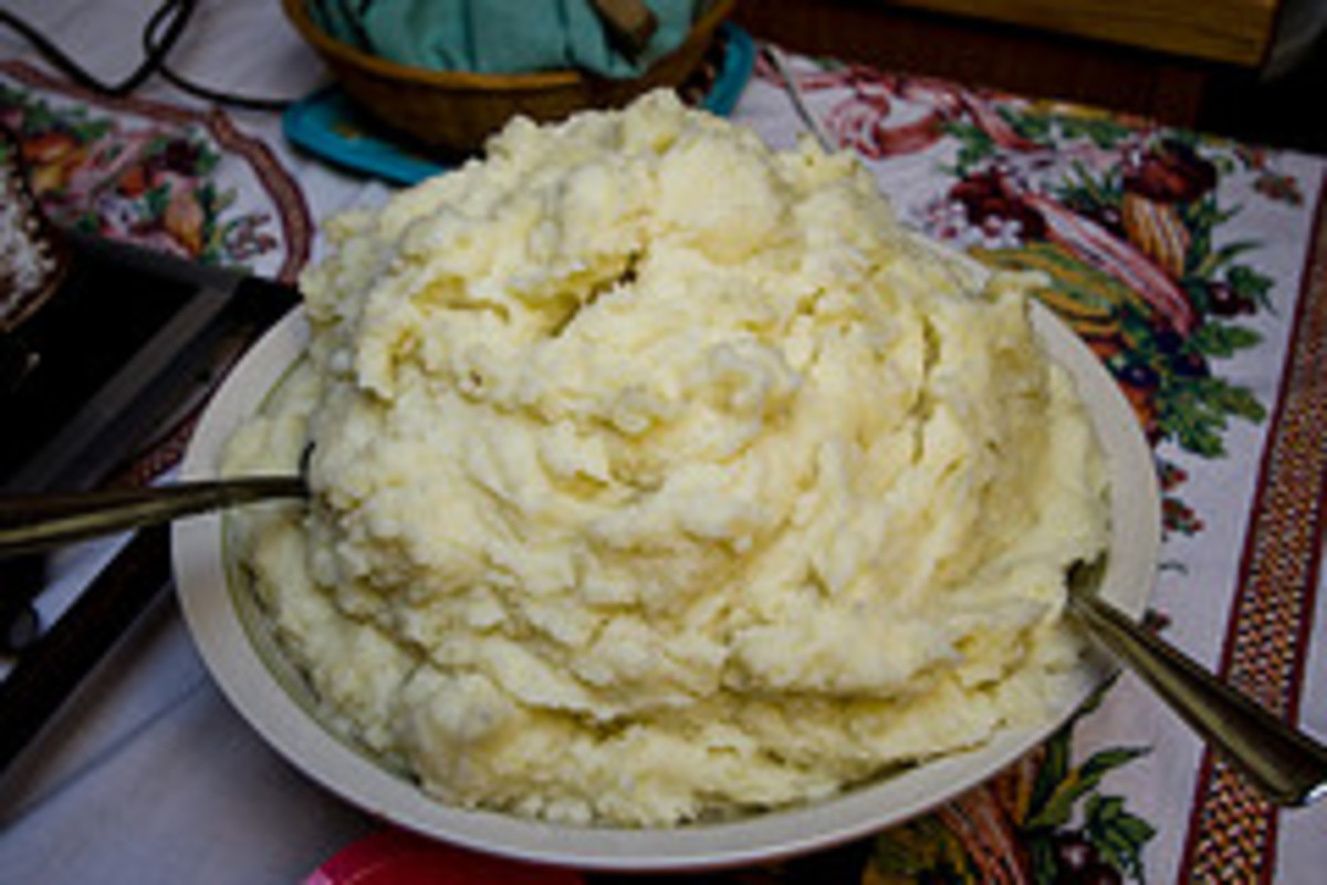 Best Creamy Easy Garlic Mashed Potatoes - A Favorite Recipe for Thanksgiving Dinner