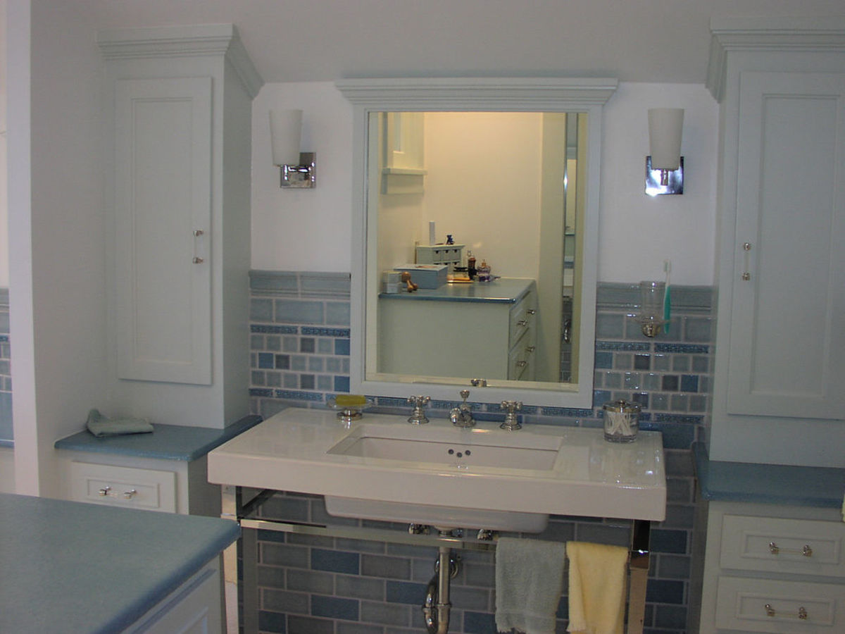 How Big Should a Mirror Above a Vanity Be? - Dengarden