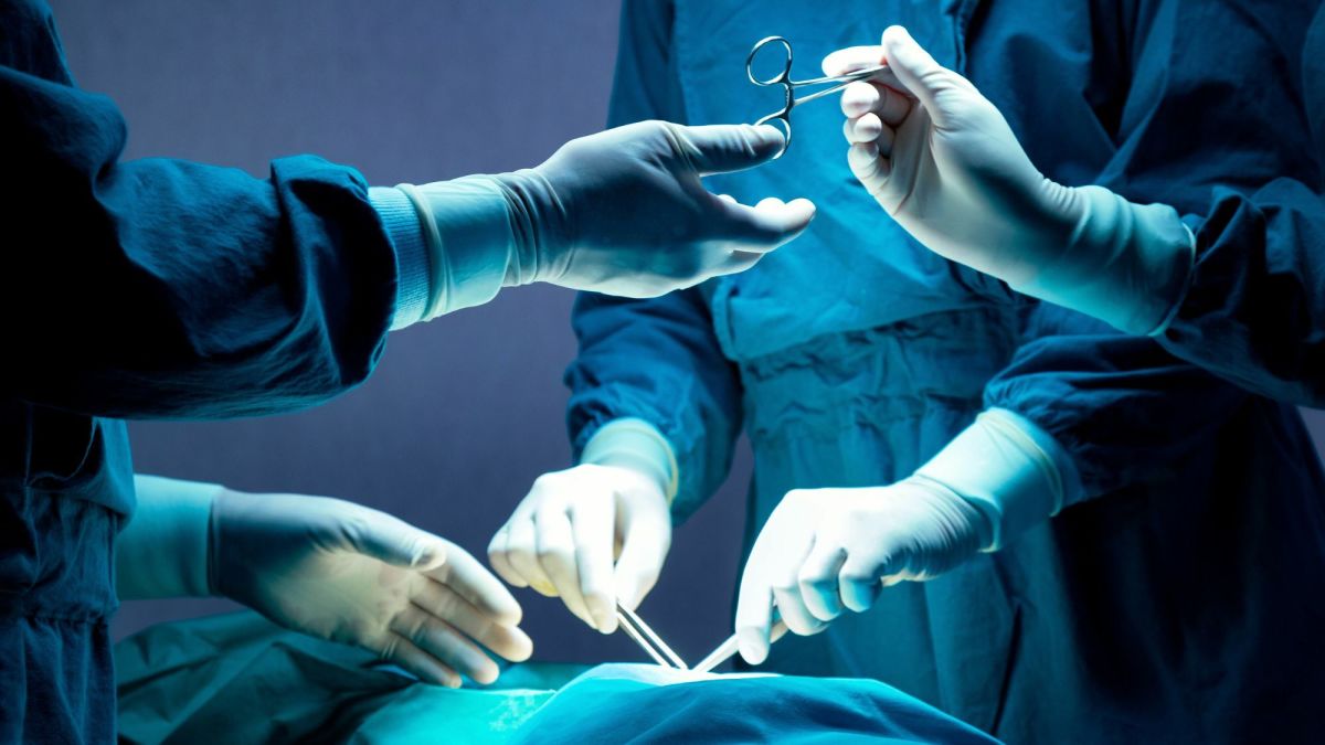 Operating Room Jobs That Do Not Require a Degree or Experience