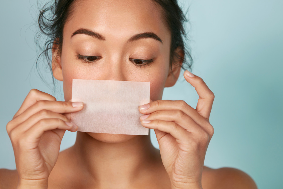 Must-Have Skincare Product for Oily Skin: Facial Oil Blotting Papers