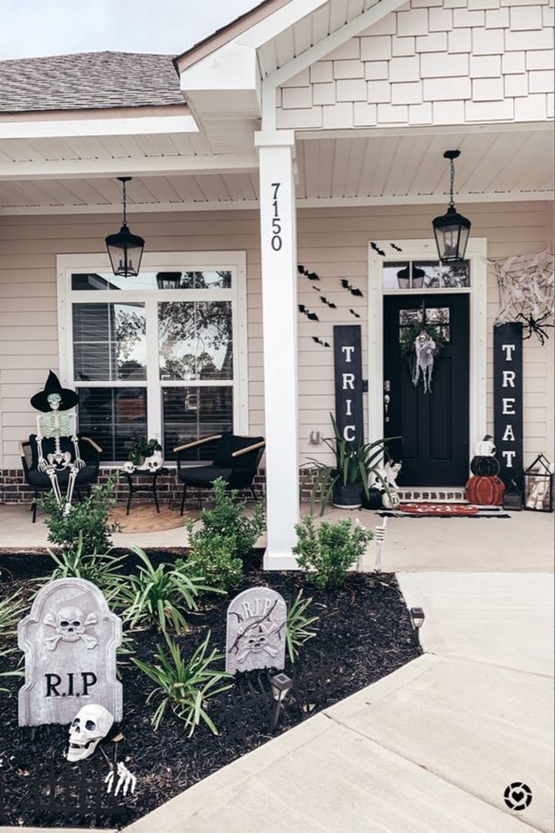 50+ Easy Outdoor Halloween Decorations to Make