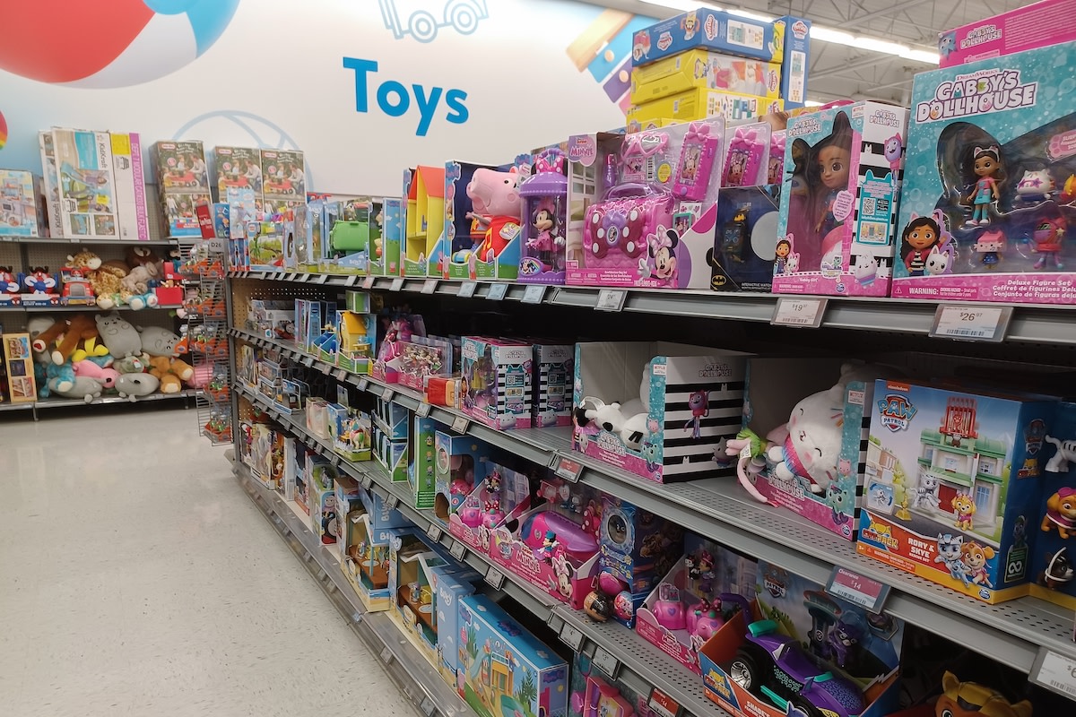 Little Boy Hides Mom's Keys in Middle of Walmart Like a True Stealth ...