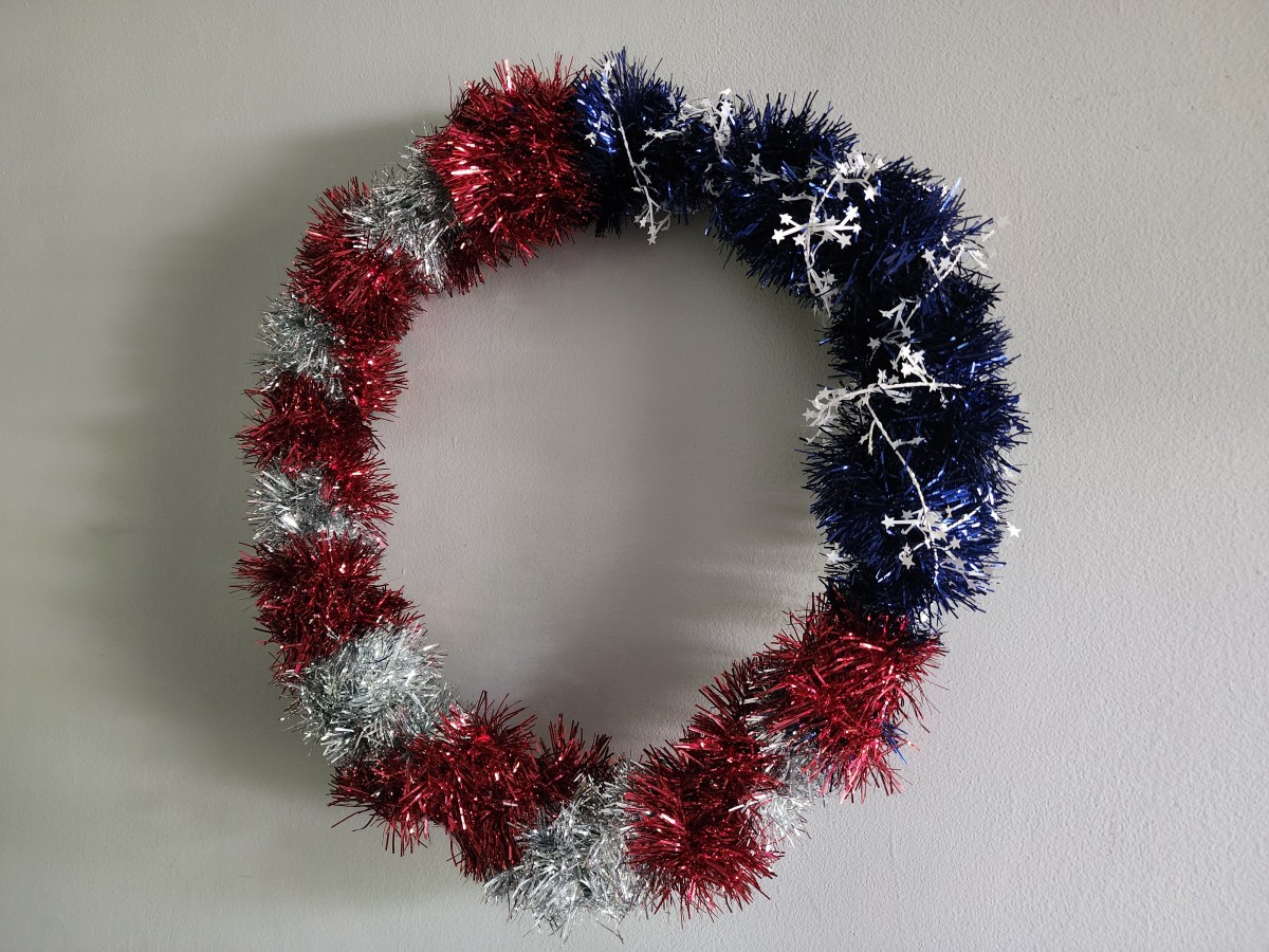 How to Make a Patriotic Garland Wreath