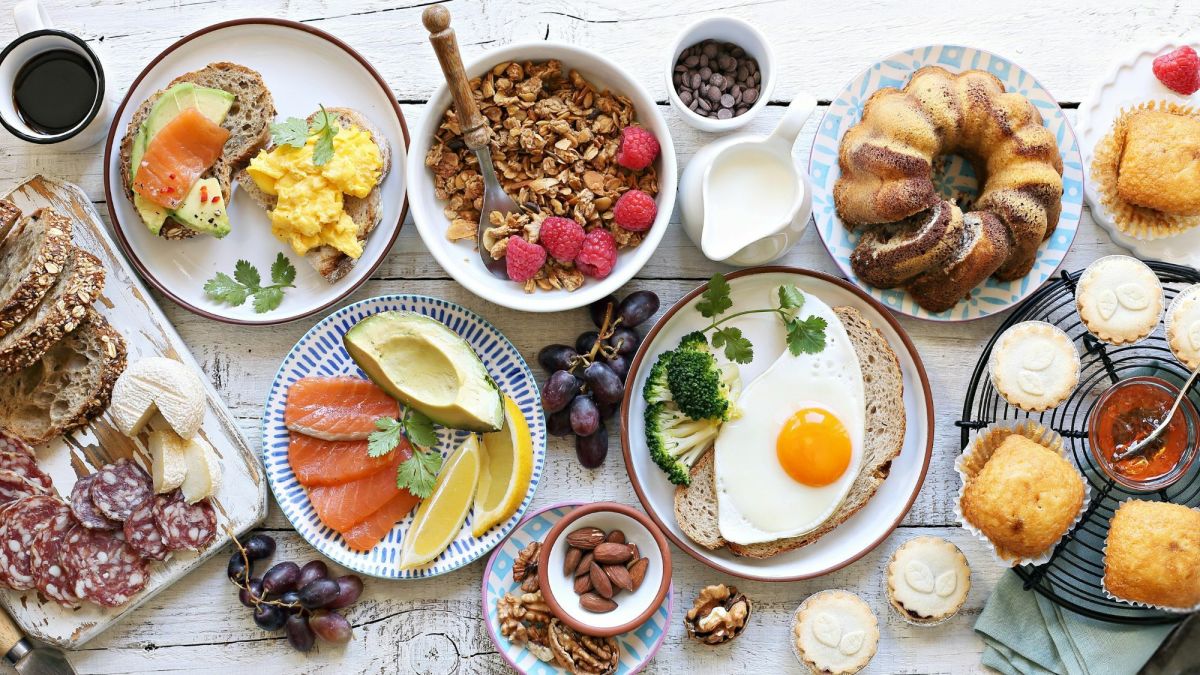How to Host a Champagne Brunch Potluck