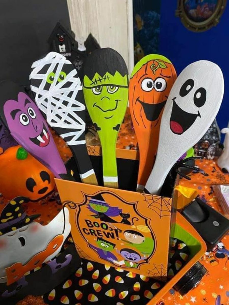 25+ Easy Halloween Crafts for Kids and Families to Make