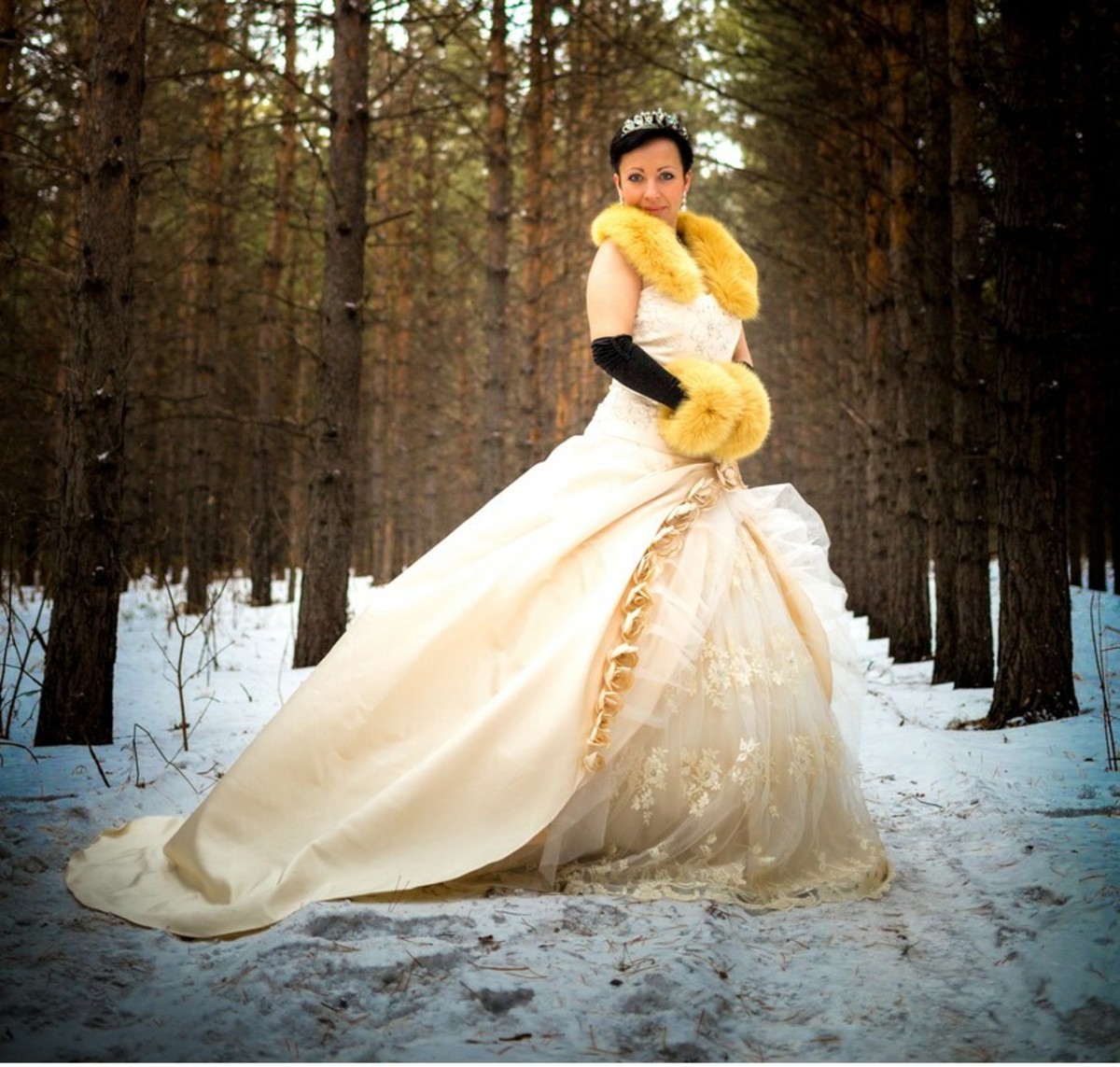 Vintage-Inspired Winter Bridal Gowns (With Pictures)