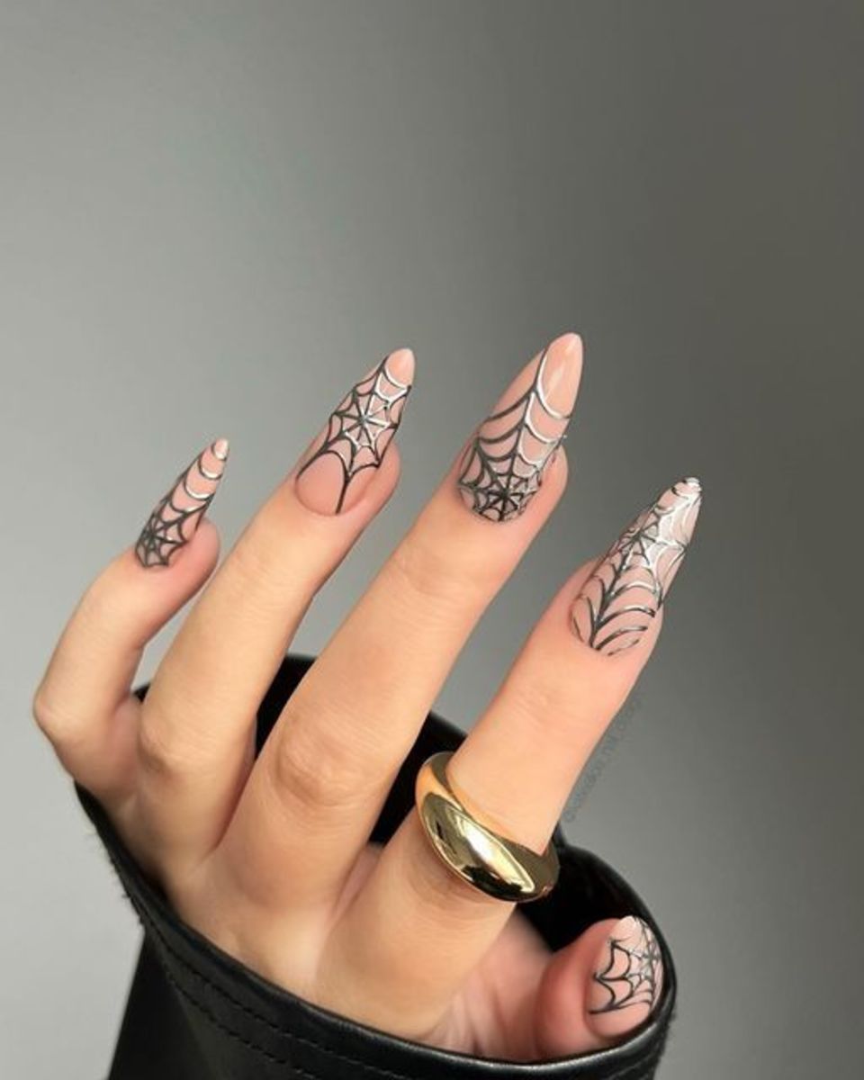 awesome-halloween-nail-art-designs