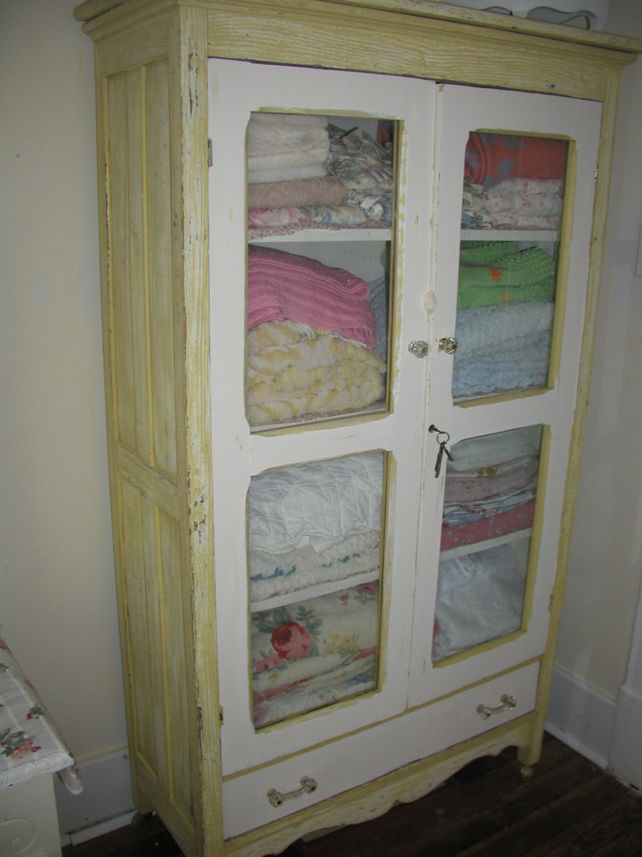 Shabby Chic - Restoring and Reclaiming Furniture
