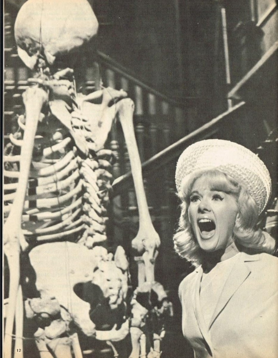 Terror Tuesday: Two on a Guillotine (1965)
