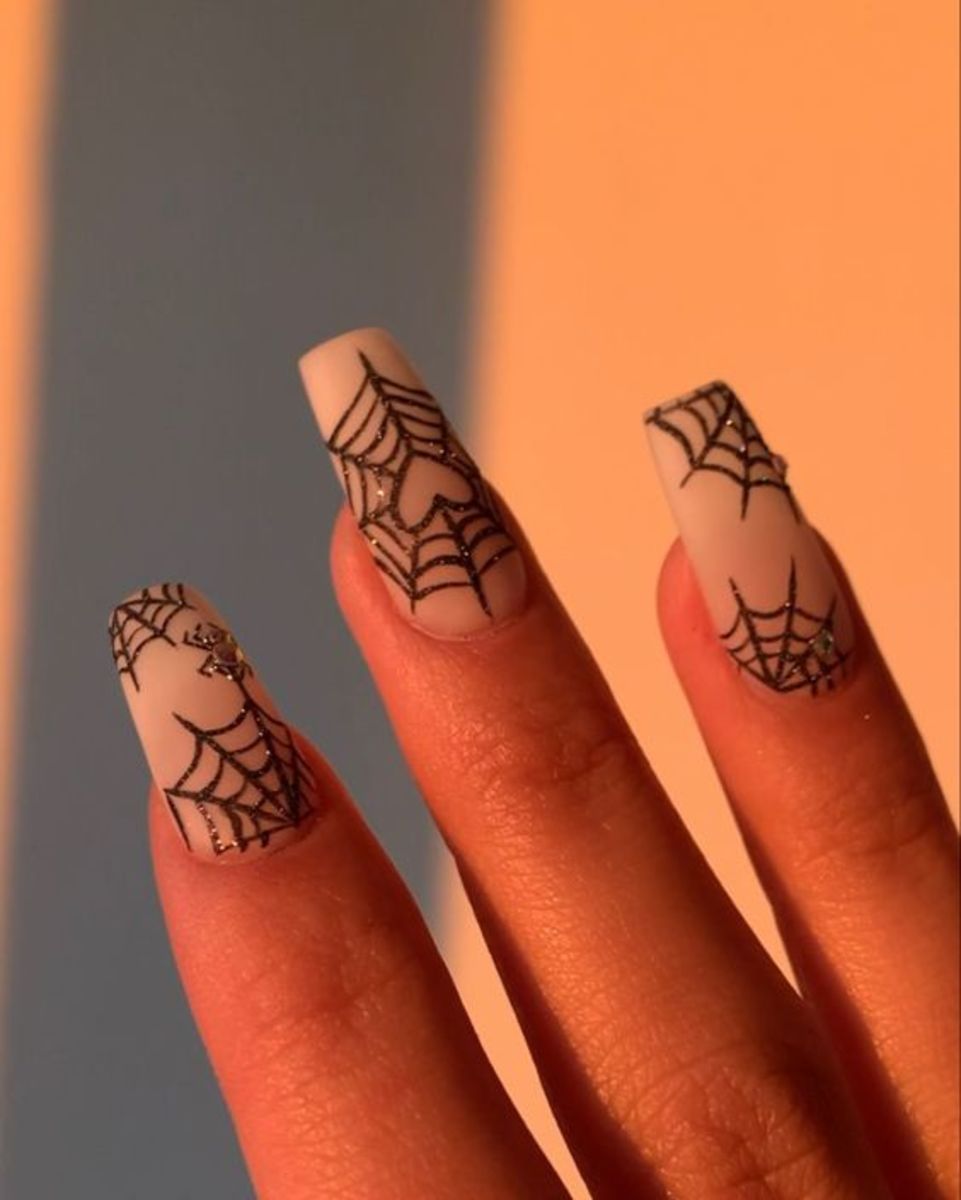 awesome-halloween-nail-art-designs