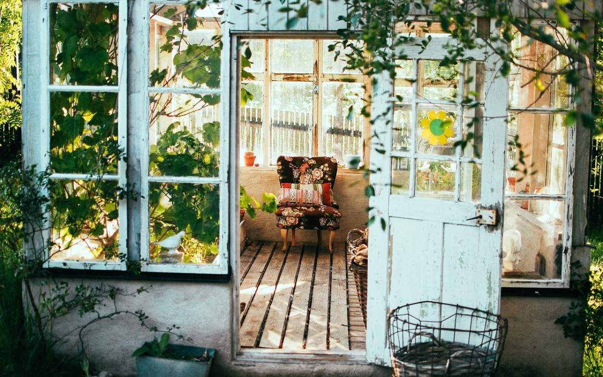 How to Make Your Small Space Feel Bigger: Tips and Tricks