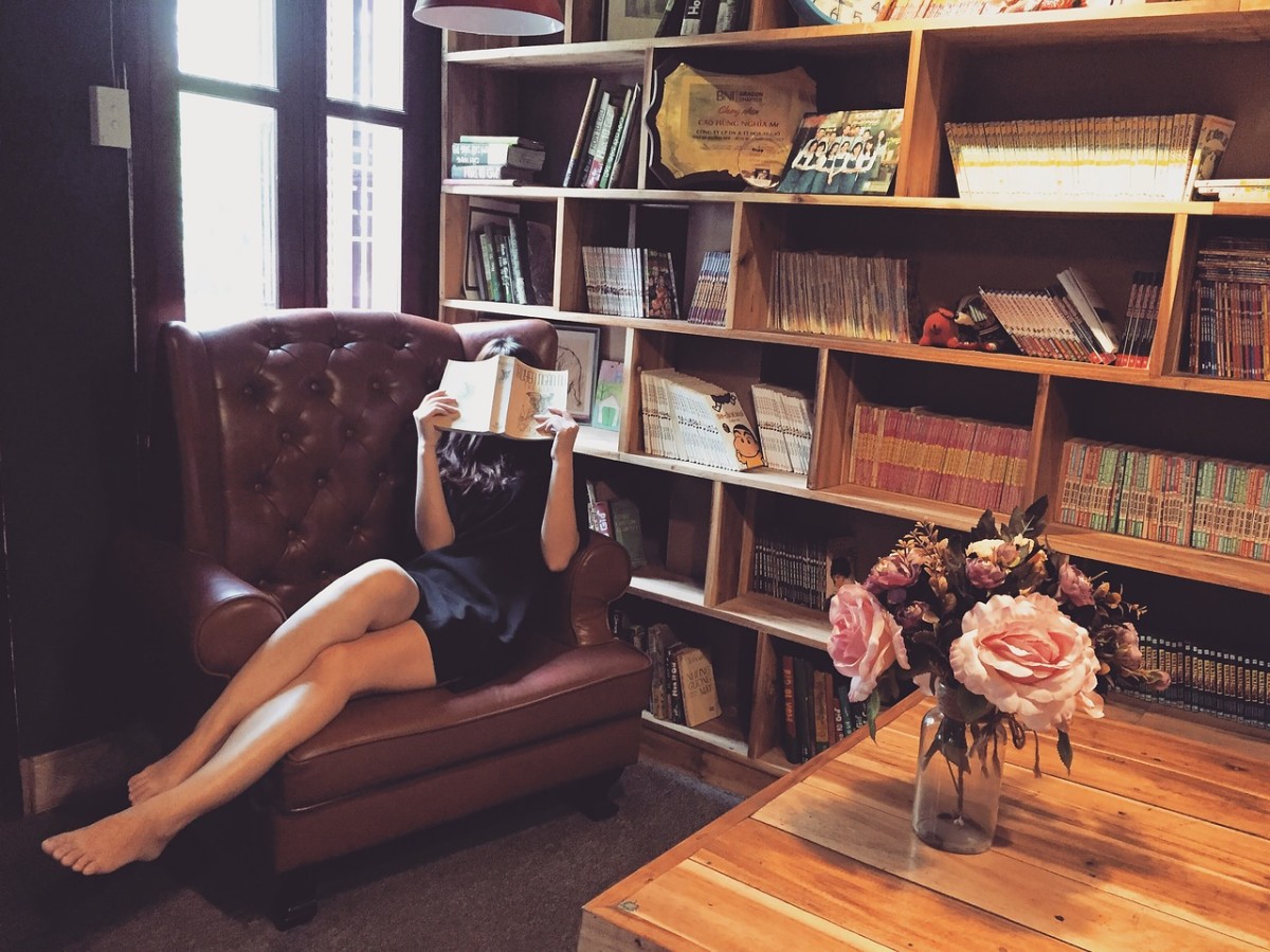 How to Create a Cozy Reading Nook in Your Home