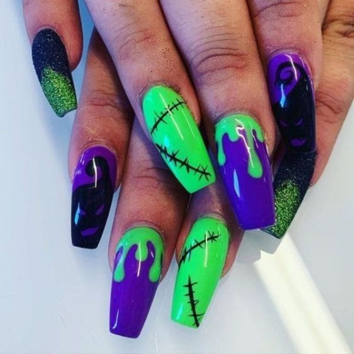 awesome-halloween-nail-art-designs