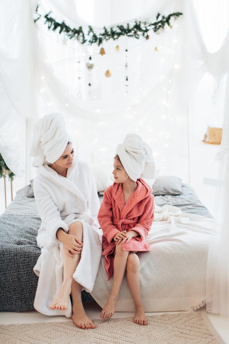 Is It Okay to Undress in Front of Your Kids? 8 Factors to Consider. -  HubPages